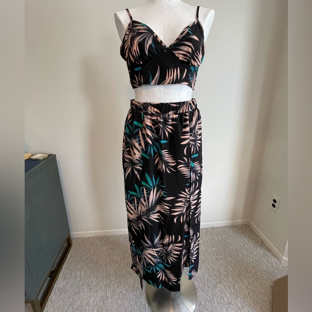 (M) NWT SHEIN Black and Green Tropical Skirt Set